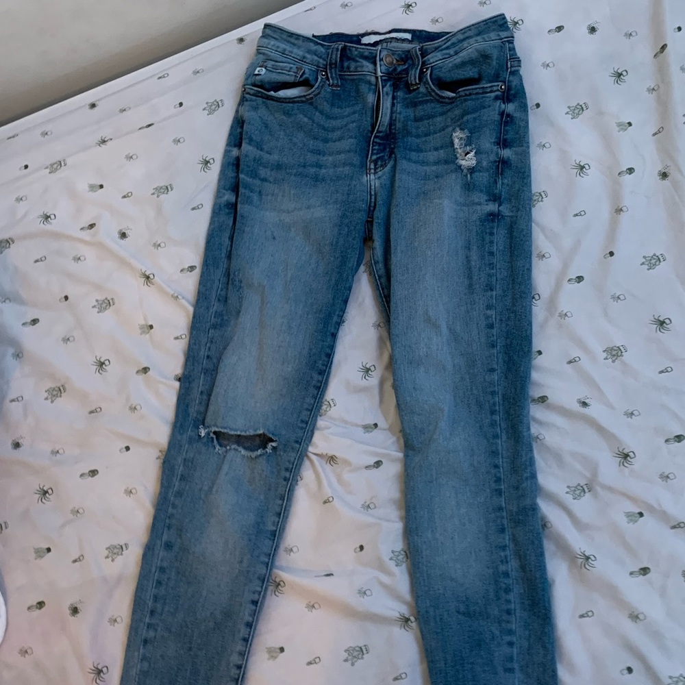 One hole rip light wash jeans
